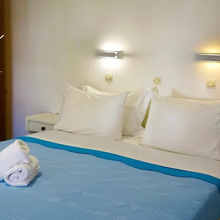 Aparthotel Elena & 4*