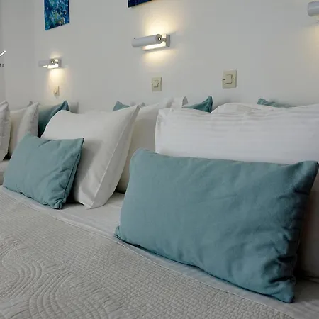 Aparthotel Elena & 4*