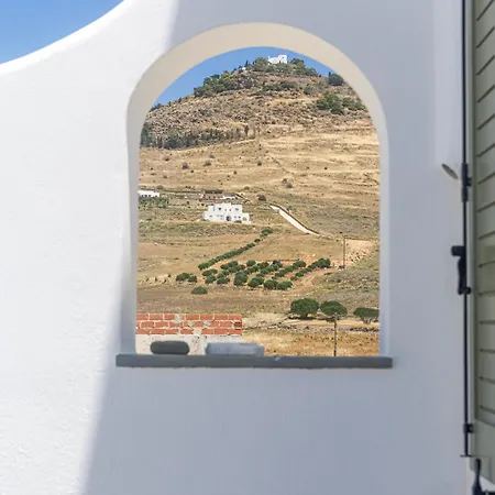 Elena & Ξενοδοχείο με διαμερίσματα 3*